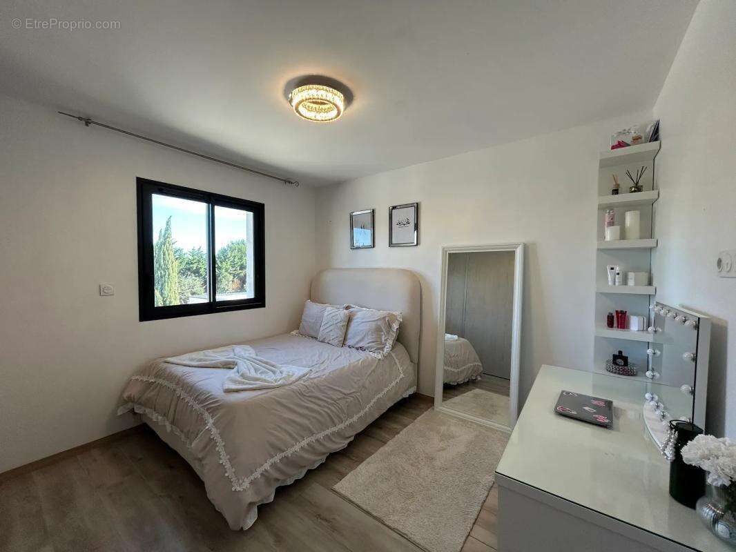 Maison à MONTELIMAR