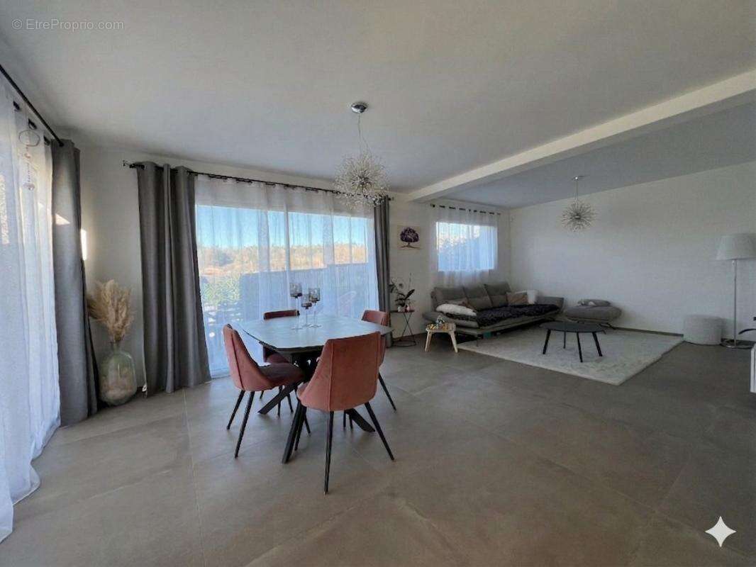 Maison à ETAUX