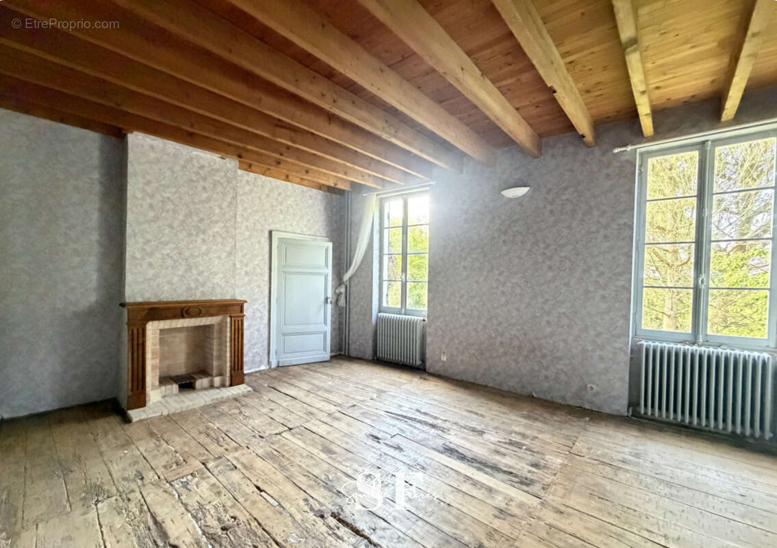 Saint hilaire de lusignan - maison  en pierres de caractere a renover - photo 12