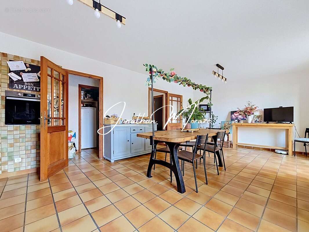 Maison 137 m² à Claira  - photo 3