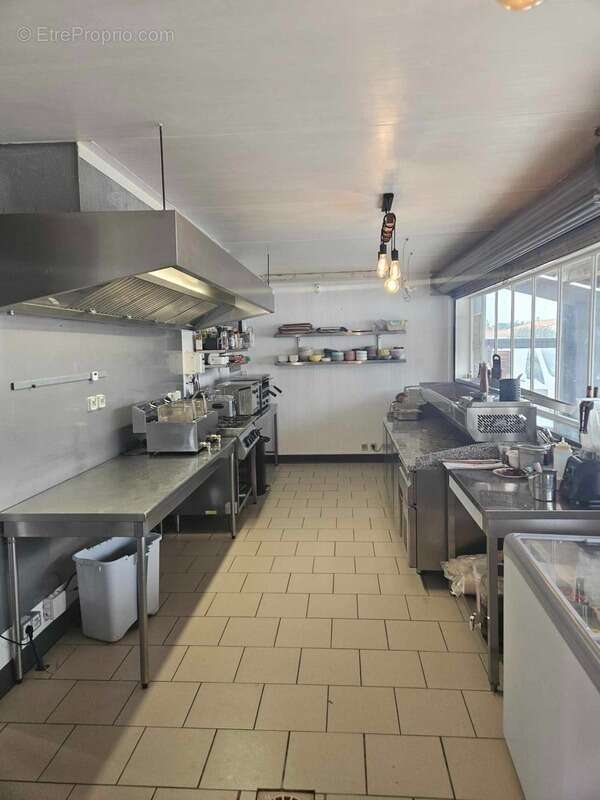 Commerce à LA BREE-LES-BAINS