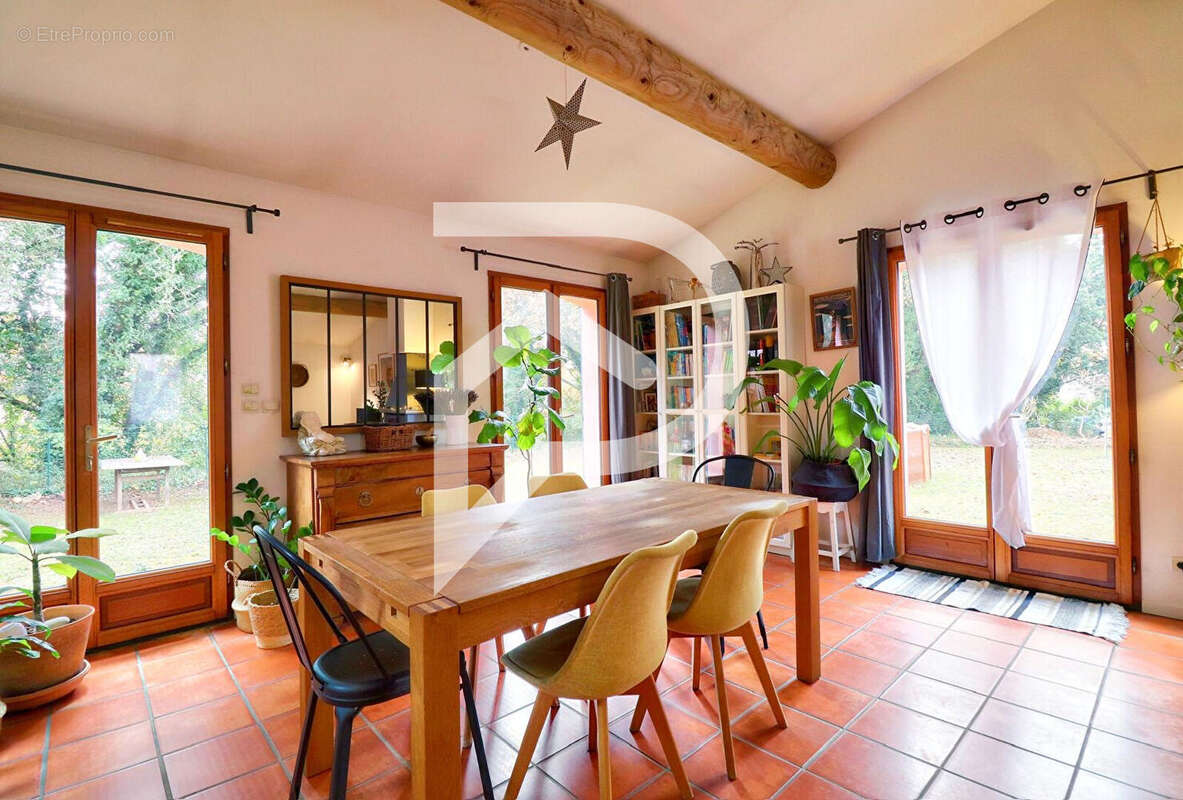 Maison à VINON-SUR-VERDON