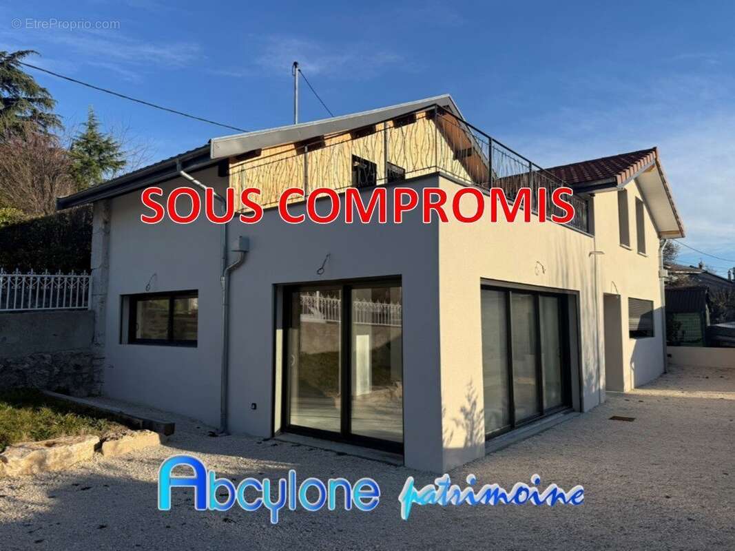Maison à SAINT-NAZAIRE-LES-EYMES