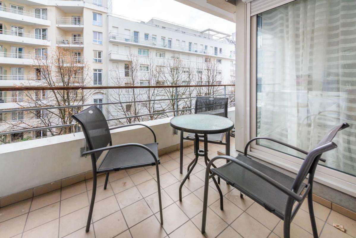 Appartement à COURBEVOIE