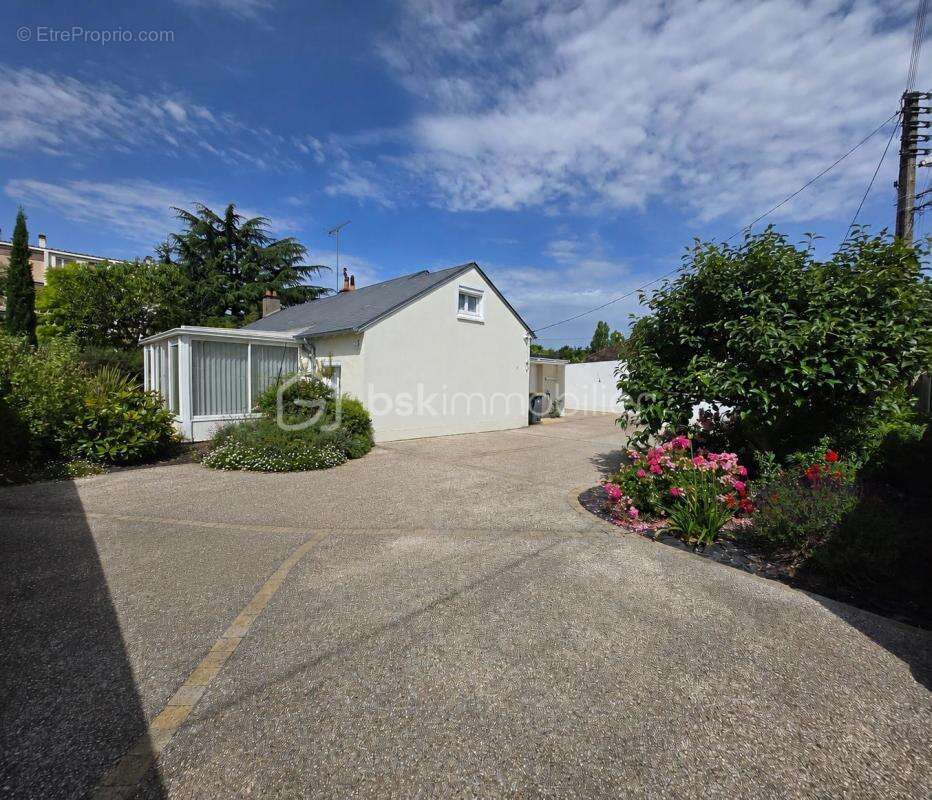 Plain-pied 113 m² - Véranda de 20 m² - Jardin clos - Stationnement 5 véhicules - photo 2