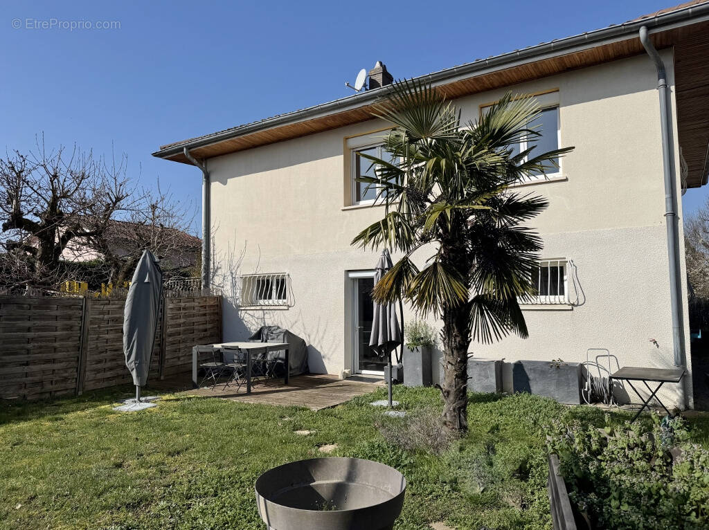 Appartement à GREZIEU-LA-VARENNE
