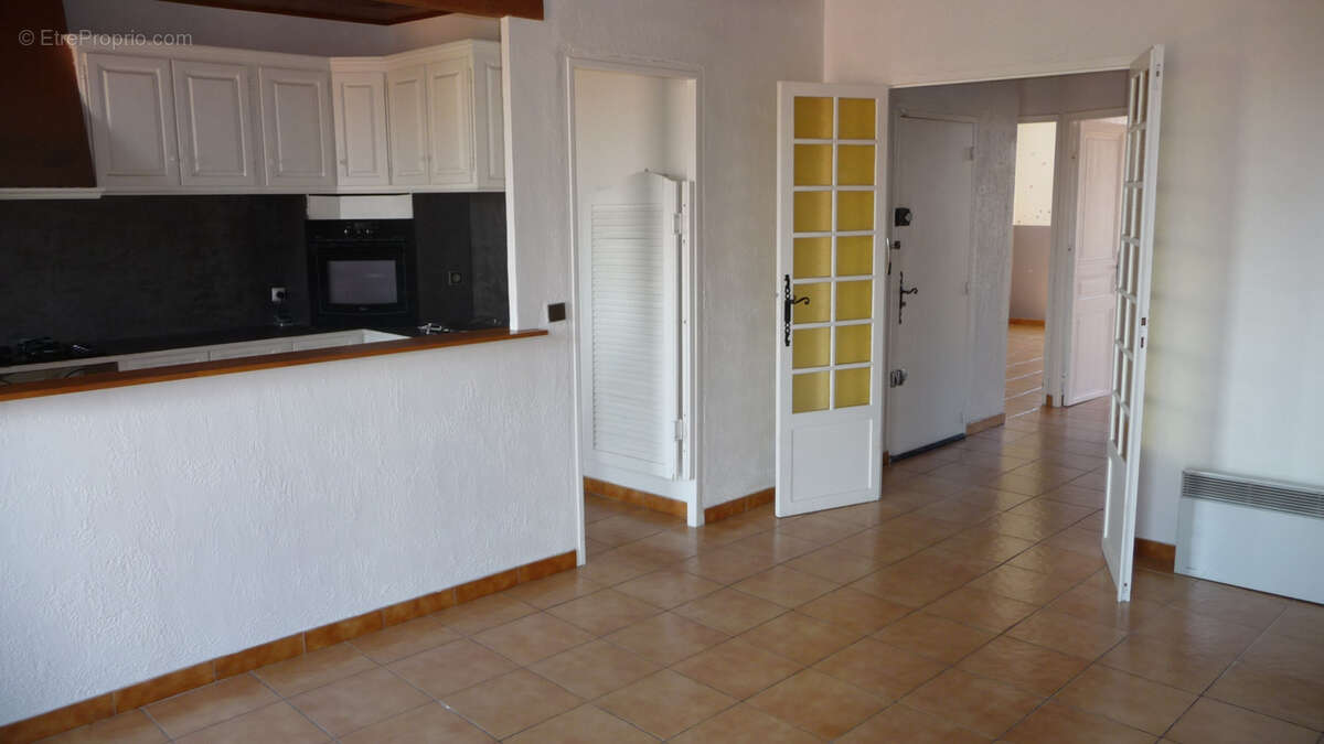 Appartement à MARSEILLE-3E