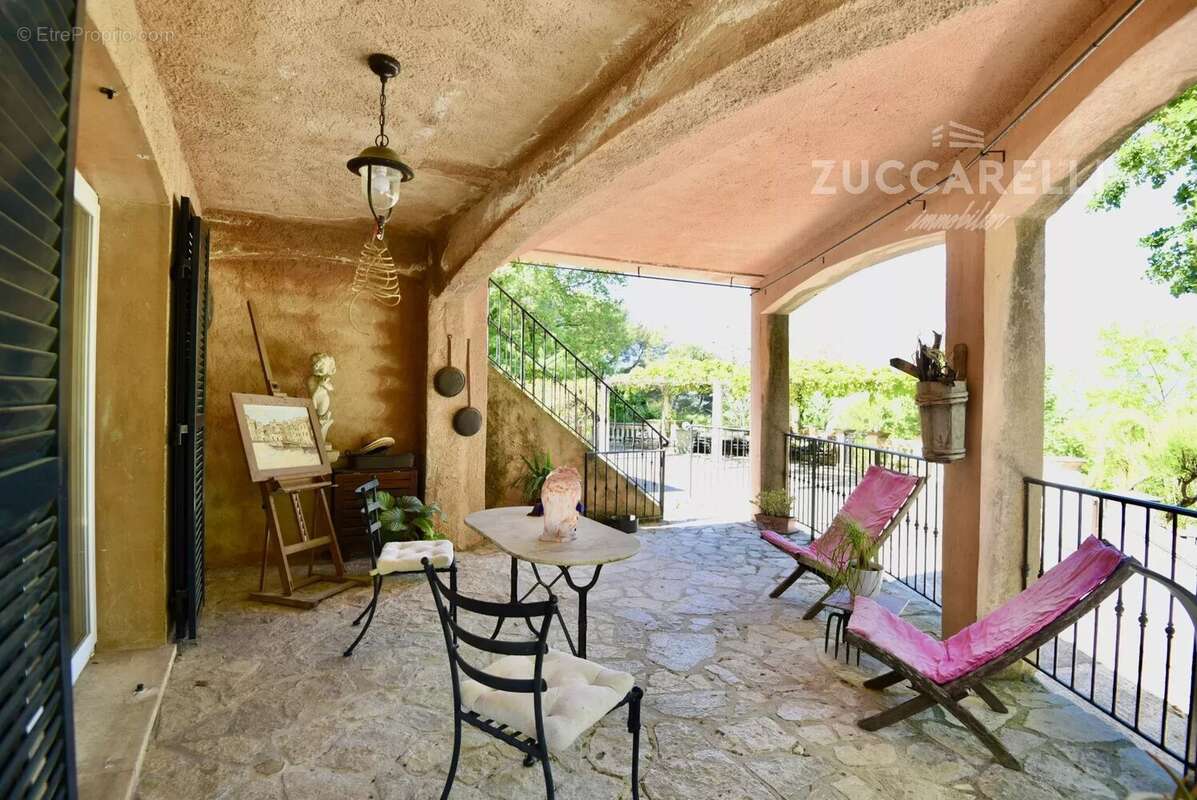 Maison à COLOMARS