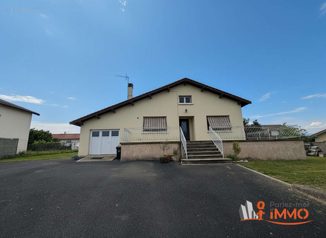 Maison 83 m² à Saint-Romain-Le-Puy  - photo 2
