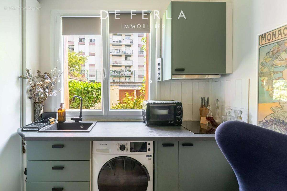Paris XV - Studio sur cour en parfait état - photo 3