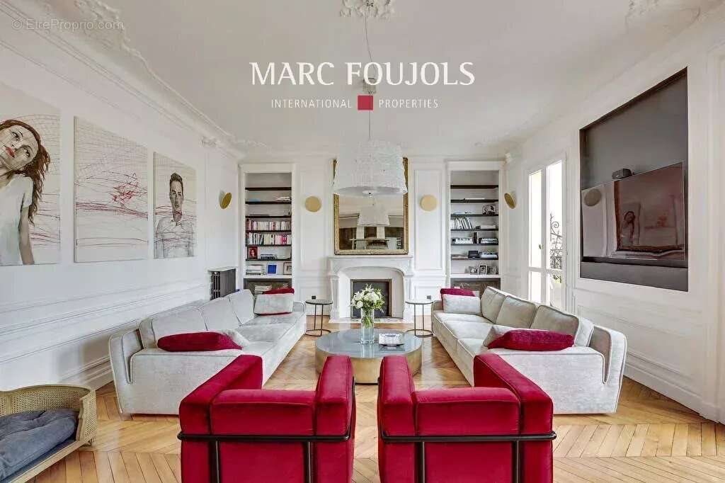 Appartement à PARIS-8E
