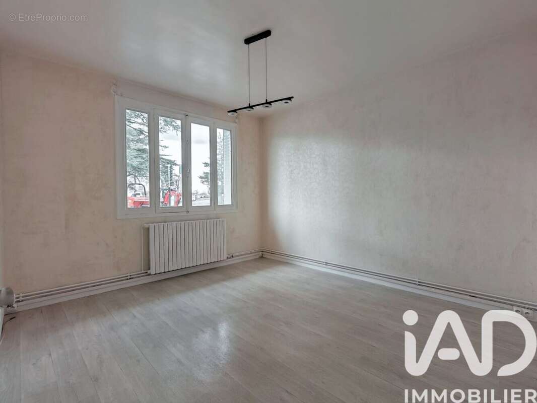 Photo 2 - Appartement à SATHONAY-CAMP