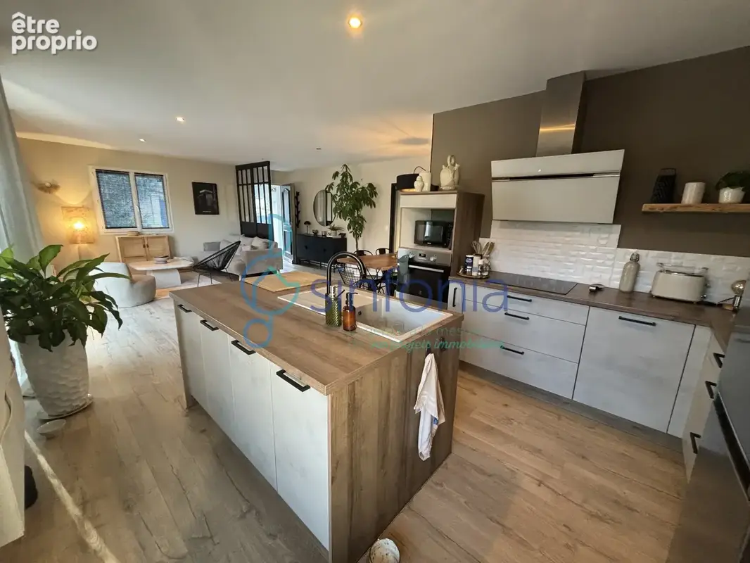 Belle maison familiale avec garage, piscine hors sol et 4 stationnements - photo 6