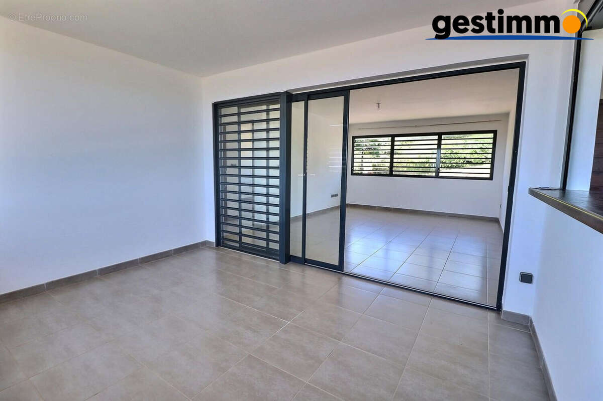 Appartement 53 m² à Remire-Montjoly  - photo 4
