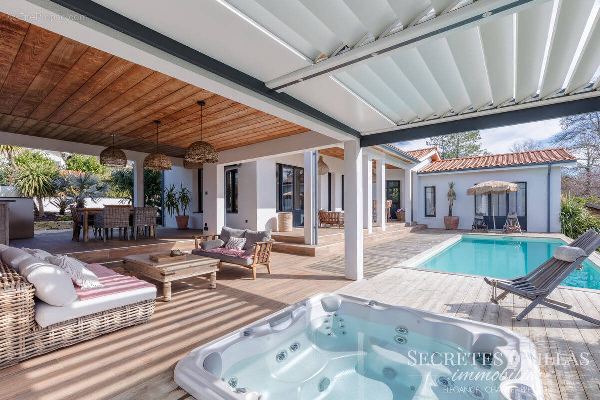 Maison à CAMBLANES-ET-MEYNAC