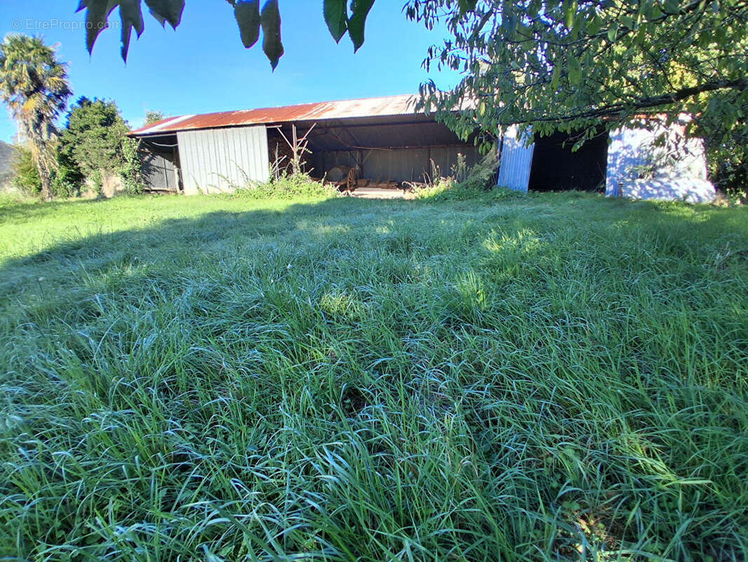 Terrain à bâtir dans un ensemble de 1086 M2  dont 373 M2 Constructibles - photo 2