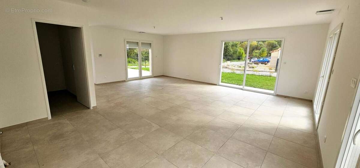 Maison à ALBA-LA-ROMAINE