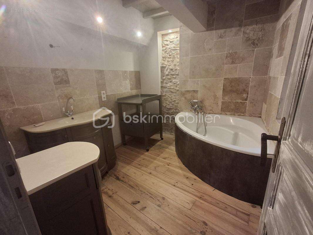 Maison à PEZILLA-LA-RIVIERE