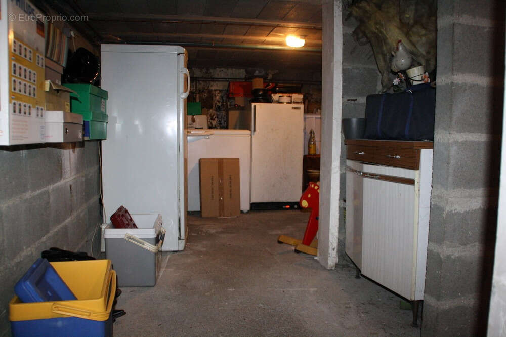 Commerce à BEAUMONT-EN-VERON