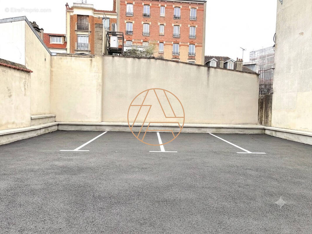 Parking à SAINT-MAUR-DES-FOSSES