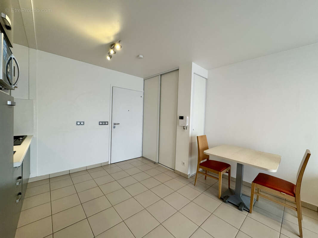 Appartement à EMERAINVILLE