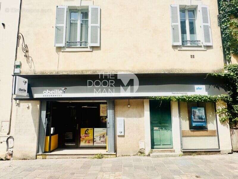 Locaux commerciaux 53000 - photo 2