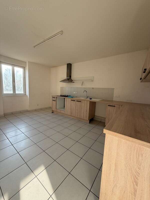 Maison à SAINT-MARTIN-BELLE-ROCHE