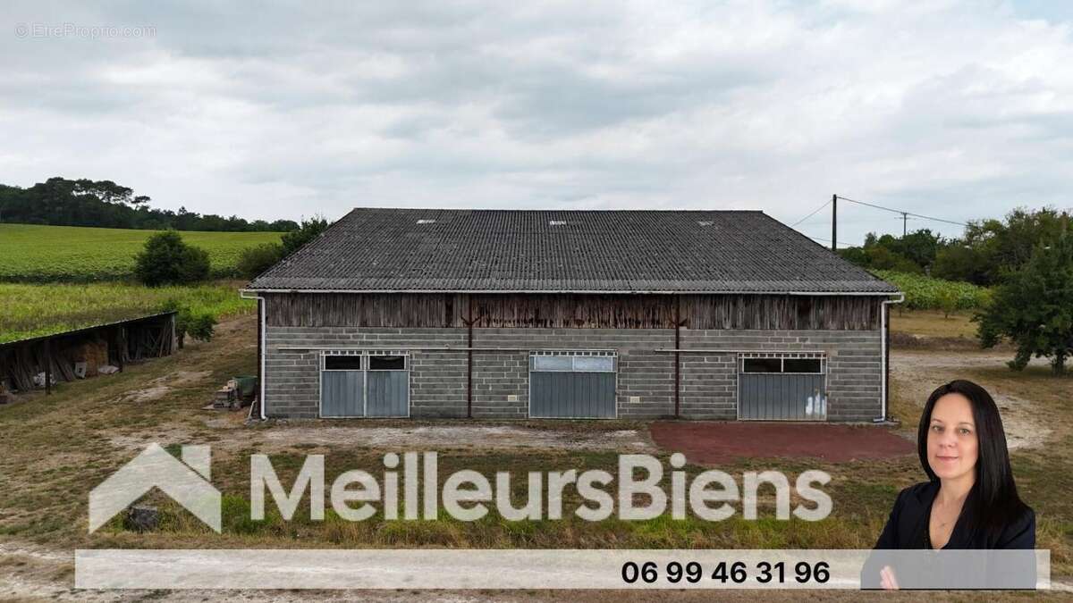 Sousmoulins 17130 : 750 m² de bâtiments sur terrain de 3522 m² - photo 2