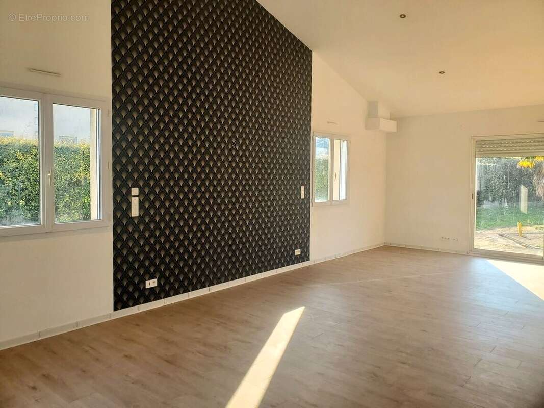 Maison à CHAMPNIERS