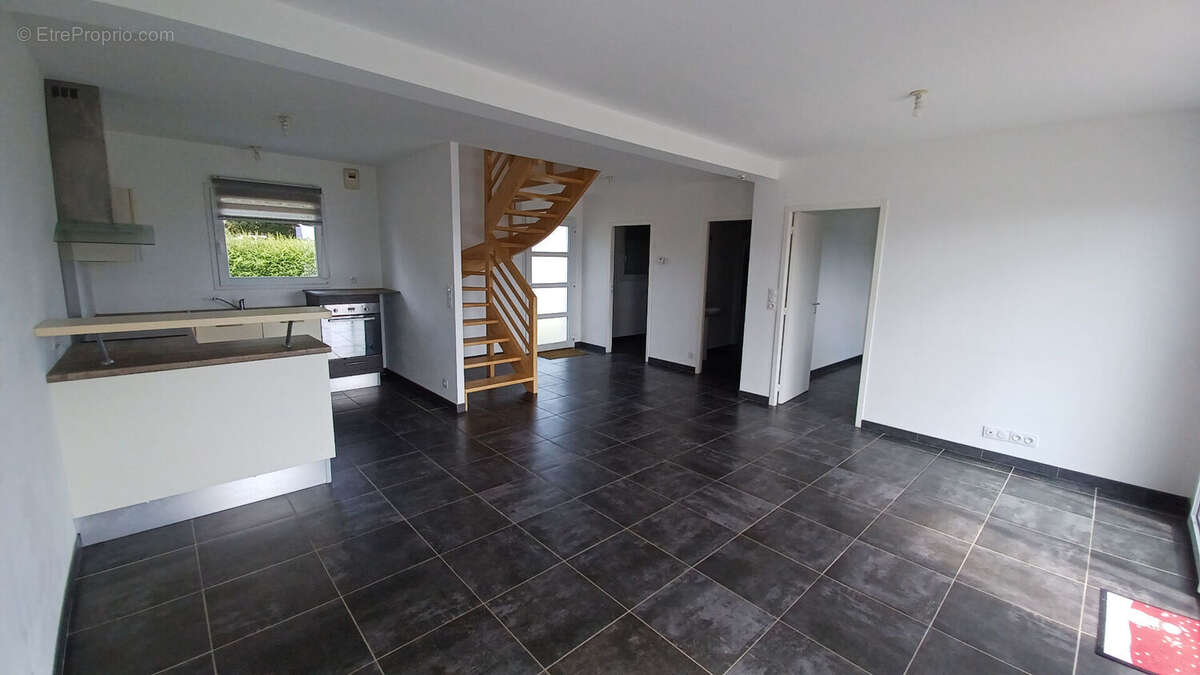 Maison à LE RELECQ-KERHUON