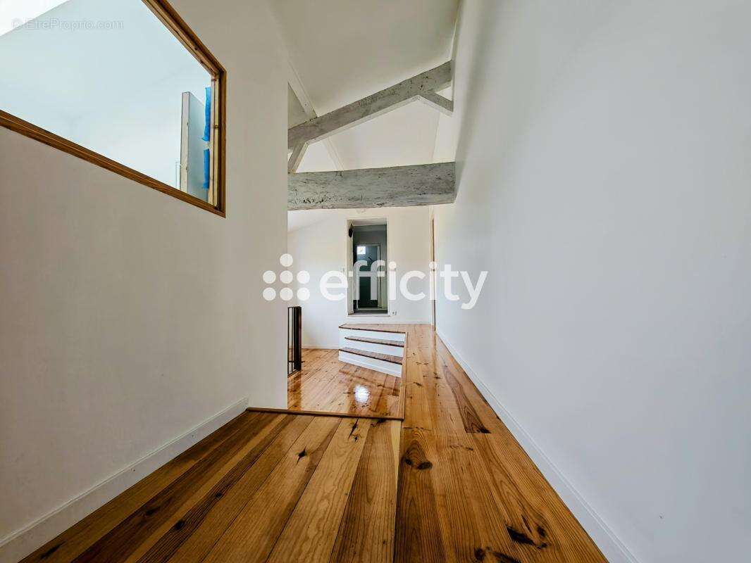 Maison 175 m² à Berson  - photo 10