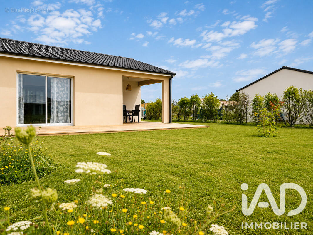 Photo 1 - Maison à MENESPLET