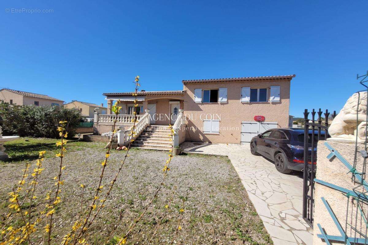 Maison à LE MUY