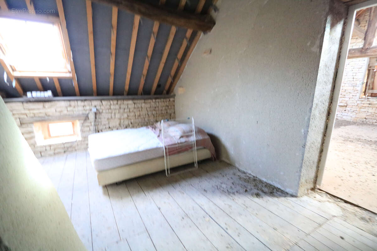 Maison à MOULINS-EN-TONNERROIS