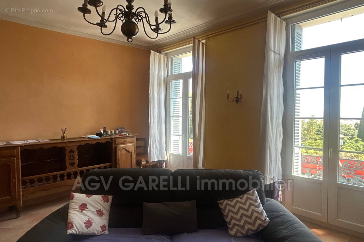 Appartement à HYERES