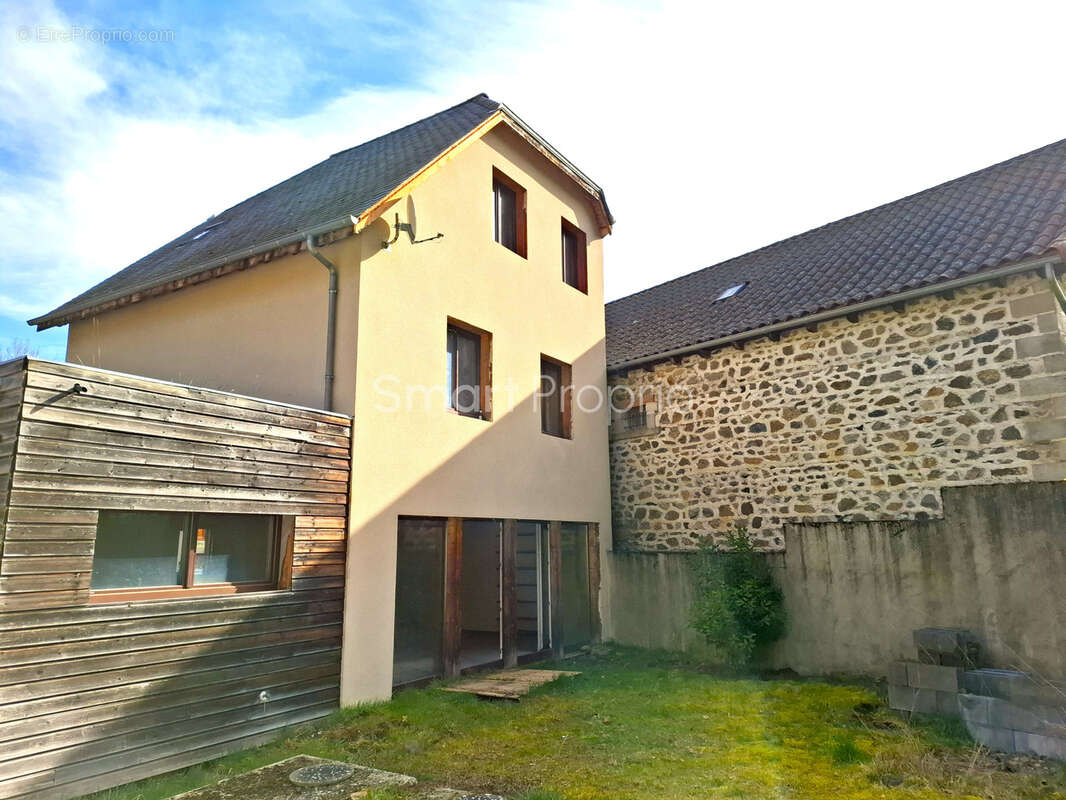 Maison à MOLOMPIZE
