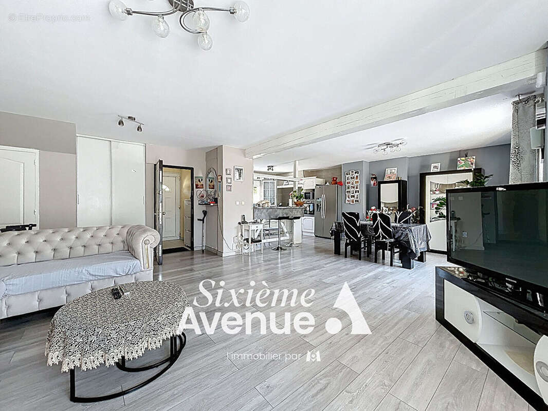 Maison à DECINES-CHARPIEU