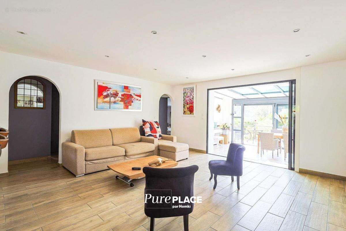 Maison/Villa T4 de 140 m2 à Évenos 83330 - photo 6