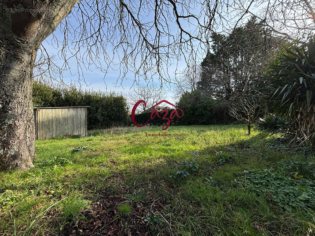 Terrain à FARGUES-SAINT-HILAIRE
