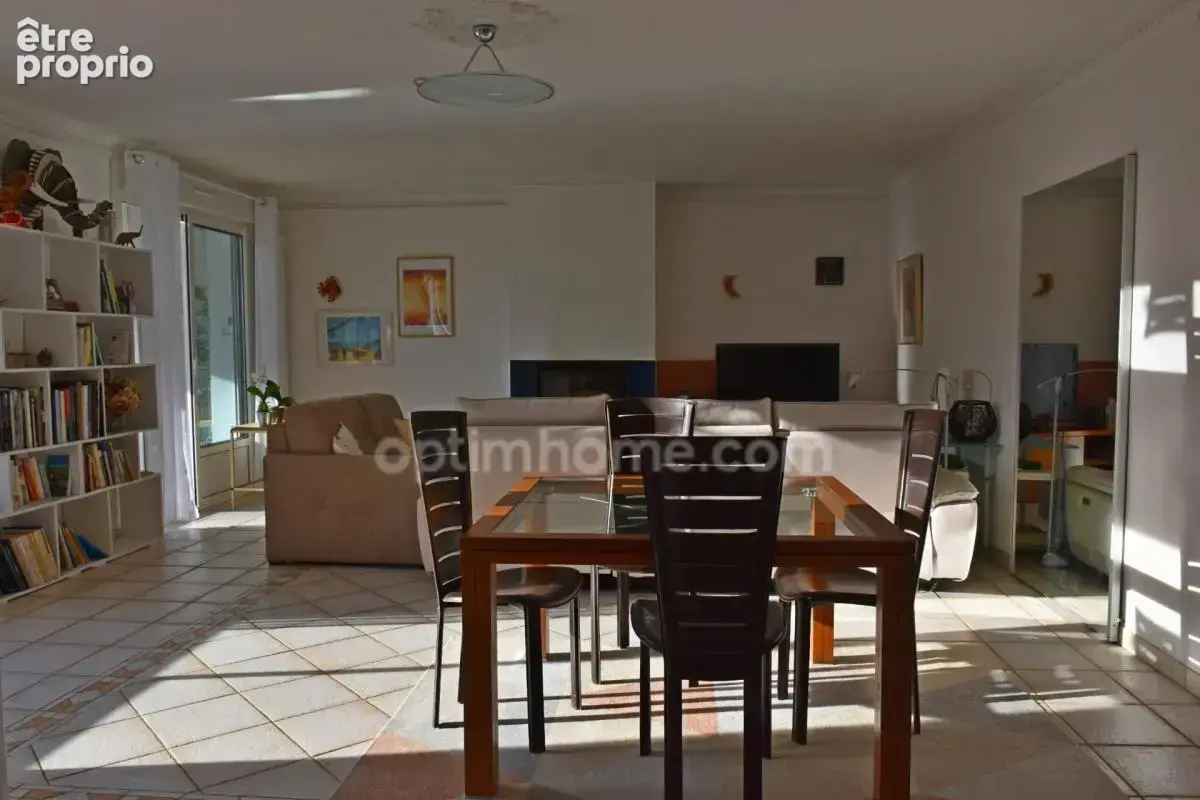 Maison familiale de plain-pied avec grande piscine intérieure, aux portes de la Gacilly - photo 4