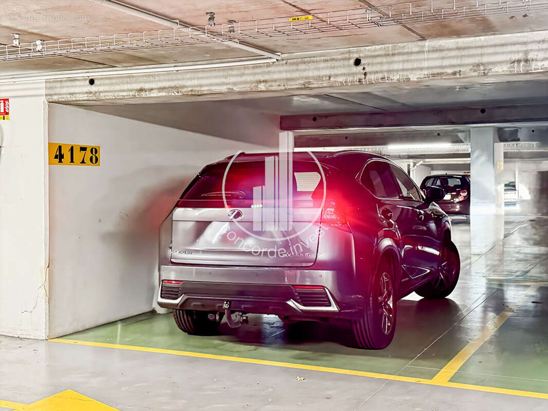 Parking à COURBEVOIE