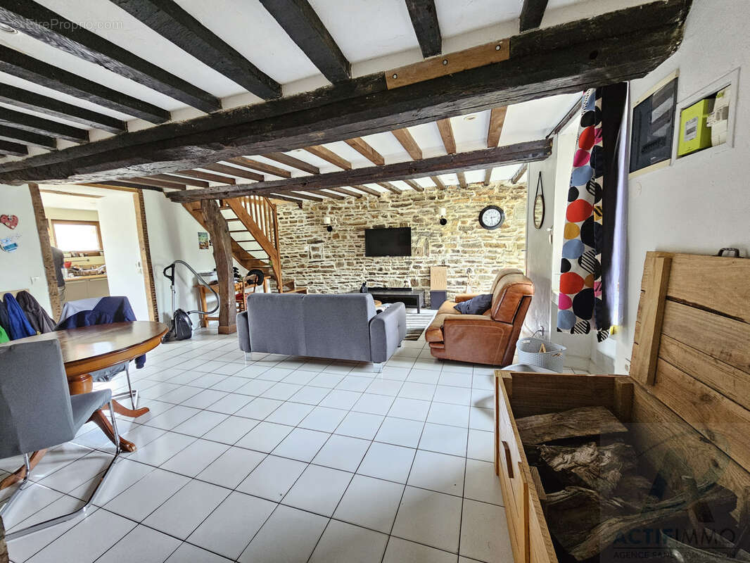 Maison à LA CHAPELLE-BICHE