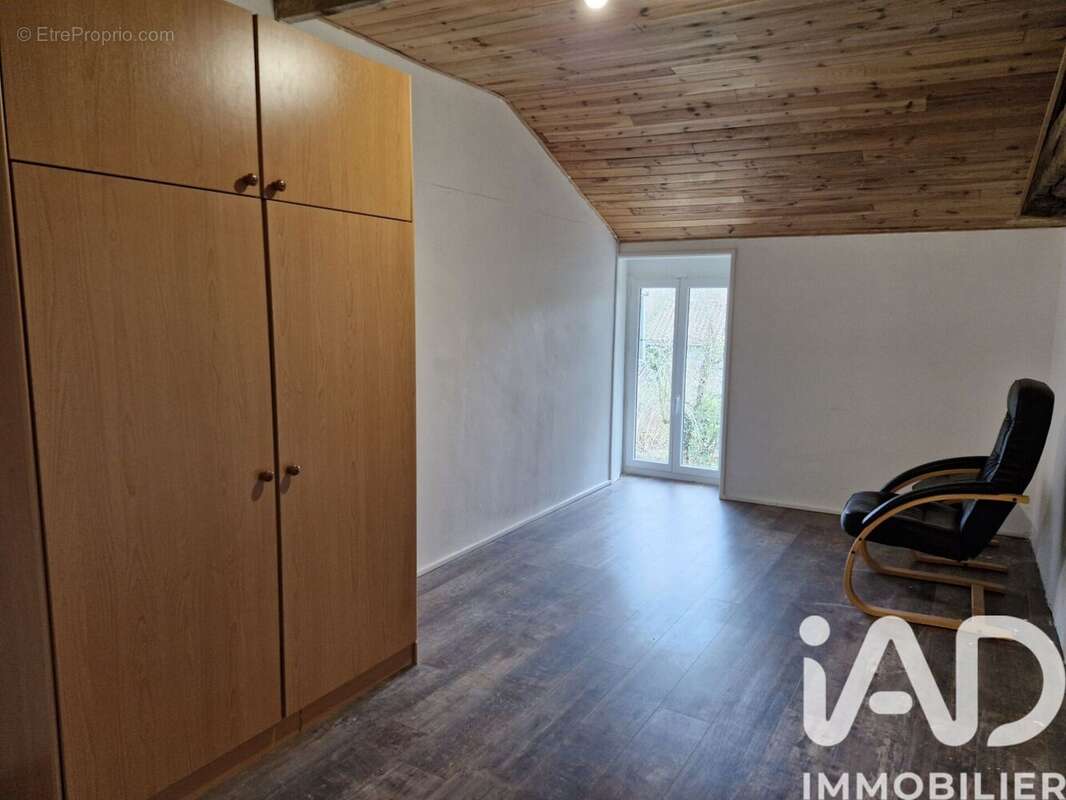 Maison 192 m² à Lizant  - photo 9