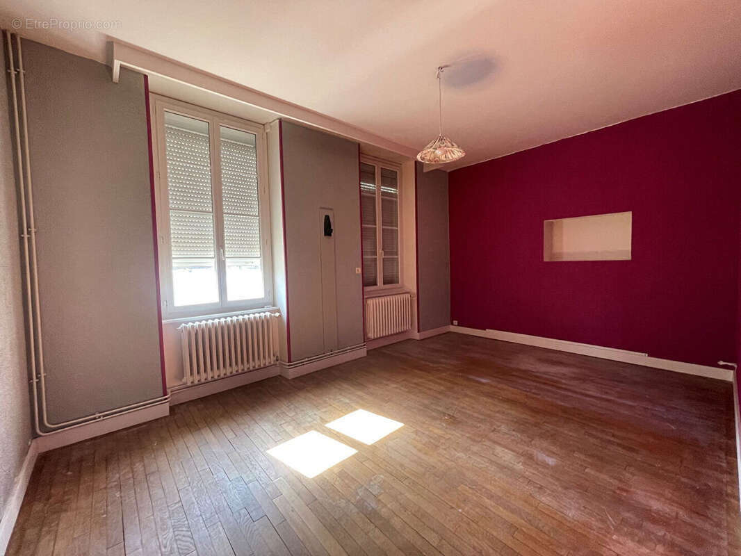 Appartement à COMMENTRY