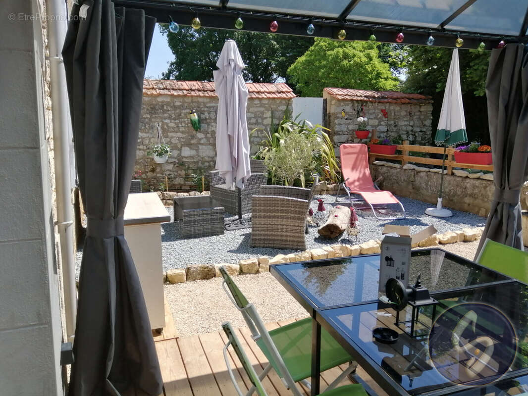 Maison à PAMPROUX