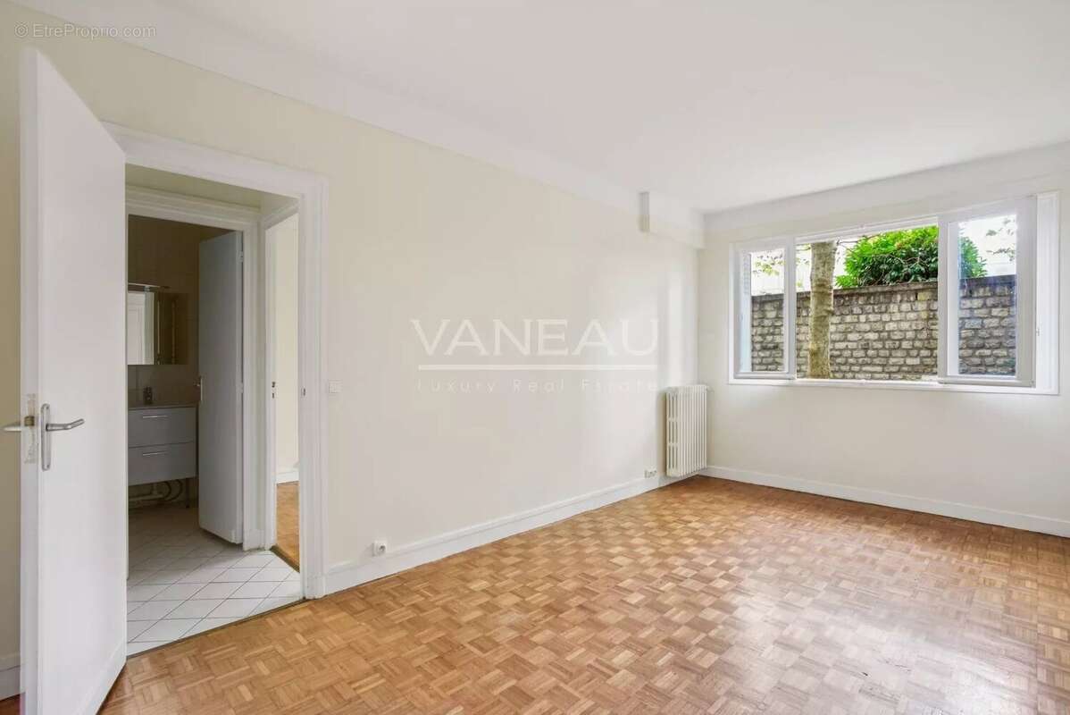 Appartement à PARIS-14E