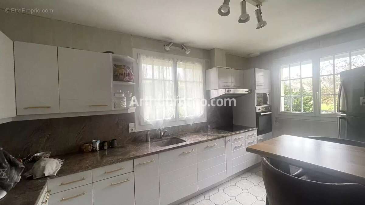 Maison à LONS-LE-SAUNIER