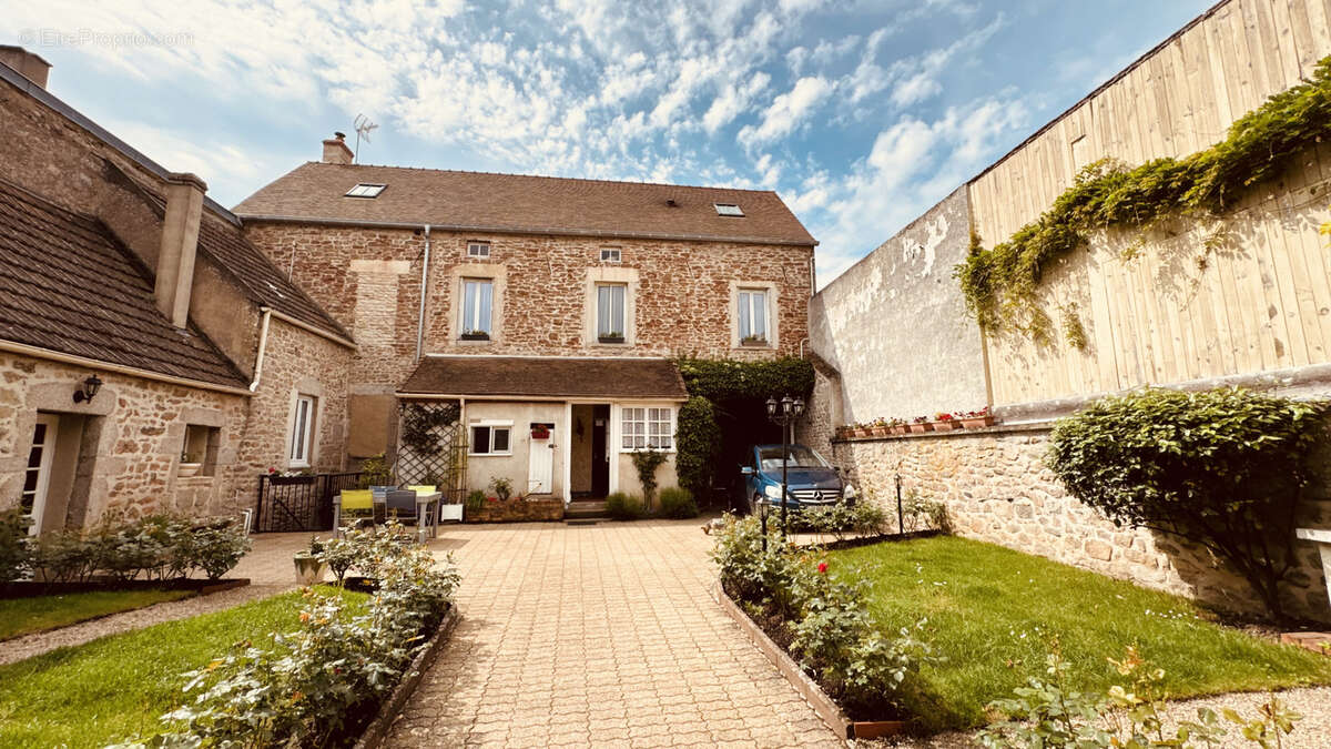 Charmante maison  au coeur de ROUVRAY avec dépendances en très bon état avec jardin d'env. 767 m2 346  500 €. - photo 3