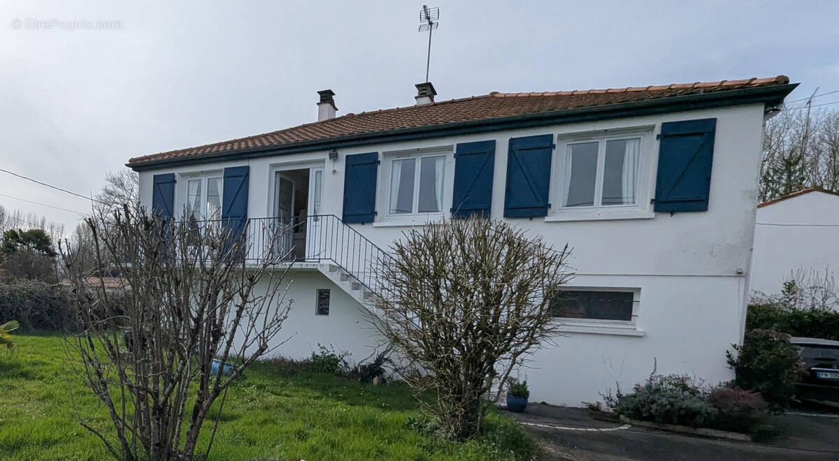 Maison à MAGNE