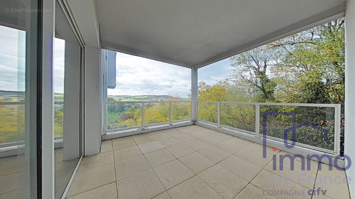 Appartement à SAINT-GENEST-LERPT